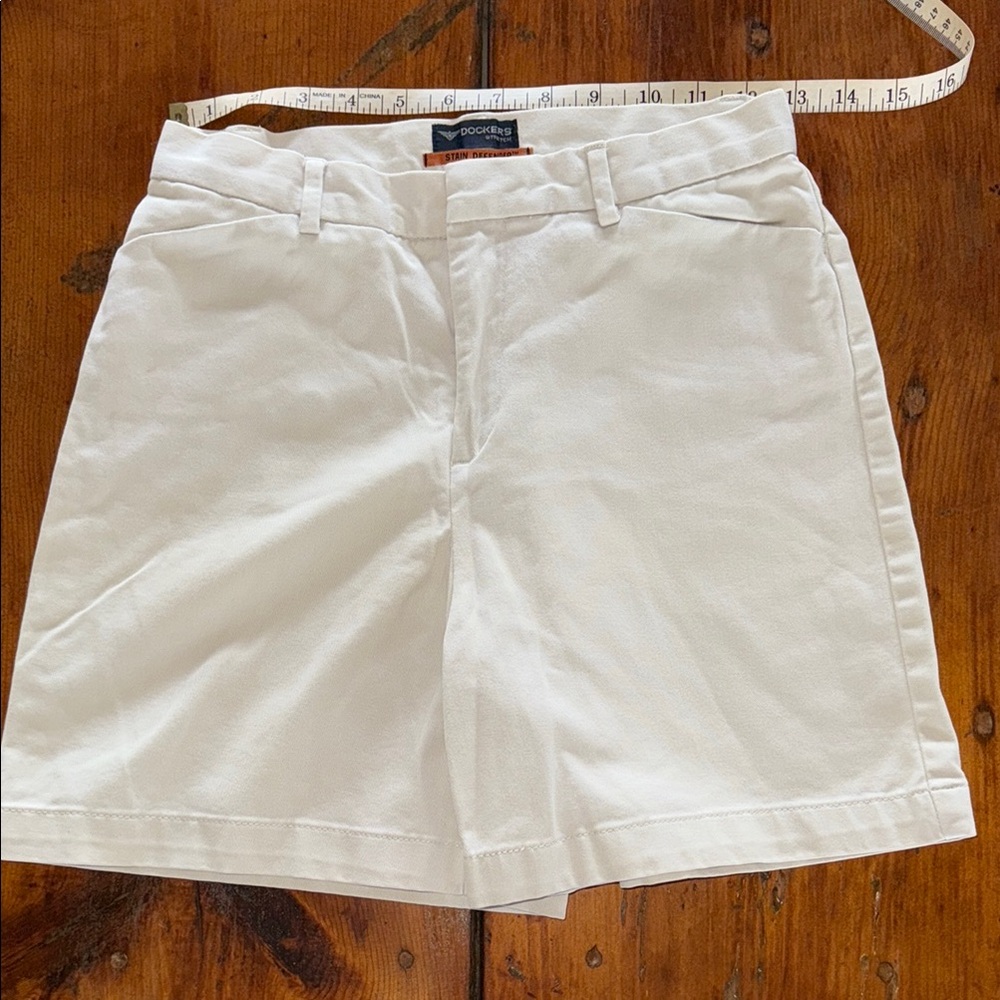 Dockers Women's Light Tan Shorts size 2P EUC, just like new!!